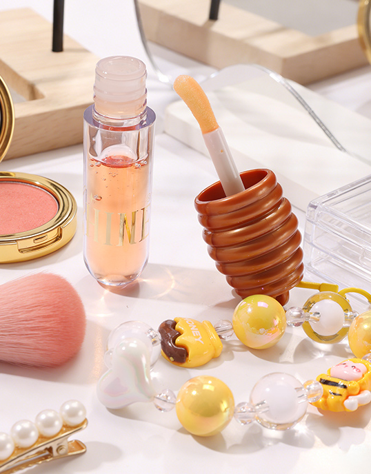 Honey-Lip-Gloss-03